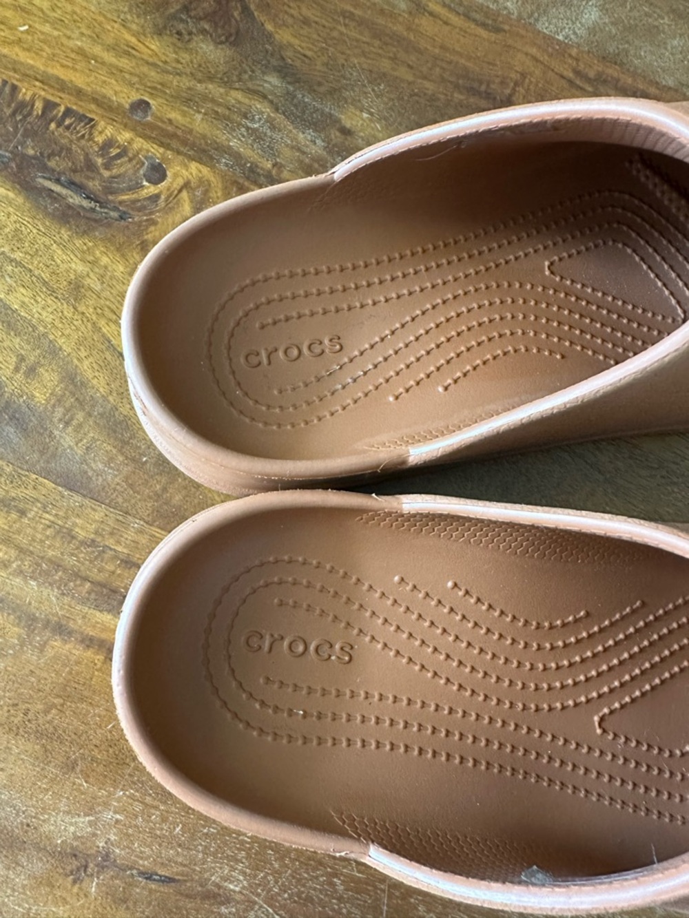 CROCS Slip-On Clog Mule in Tan ladies size 8 - Picture 2 of 3
